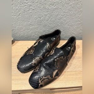 Aquatalia “Revy” Soft Nappa Flats Snakeskin Print Leather Italian Loafer Sz 8